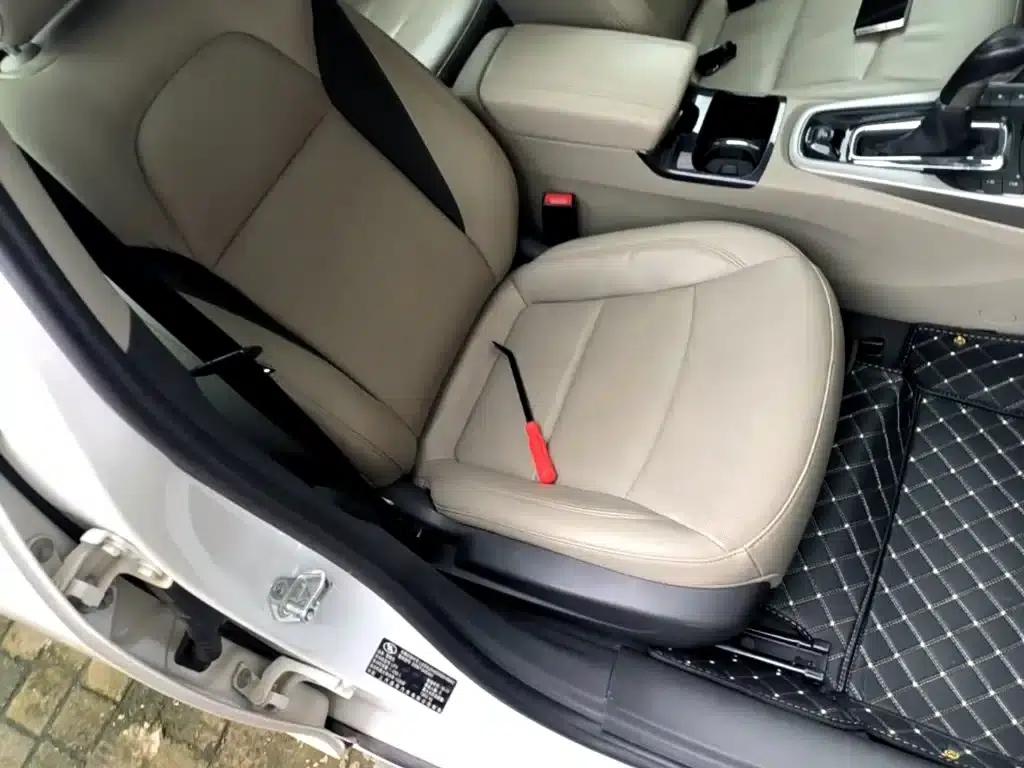 2017 Chevrolet Malibu 1.5T Automatic Luxury Edition — миниатюра 25
