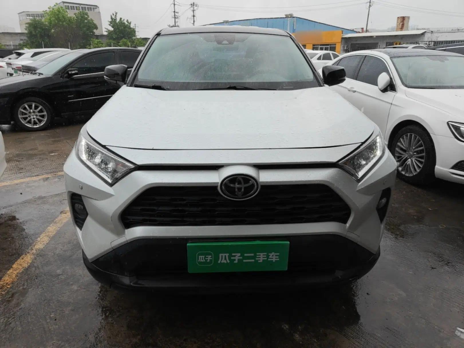 Toyota RAV4 2021 2.0L CVT Two-Wheel Drive Urban Edition — миниатюра 2
