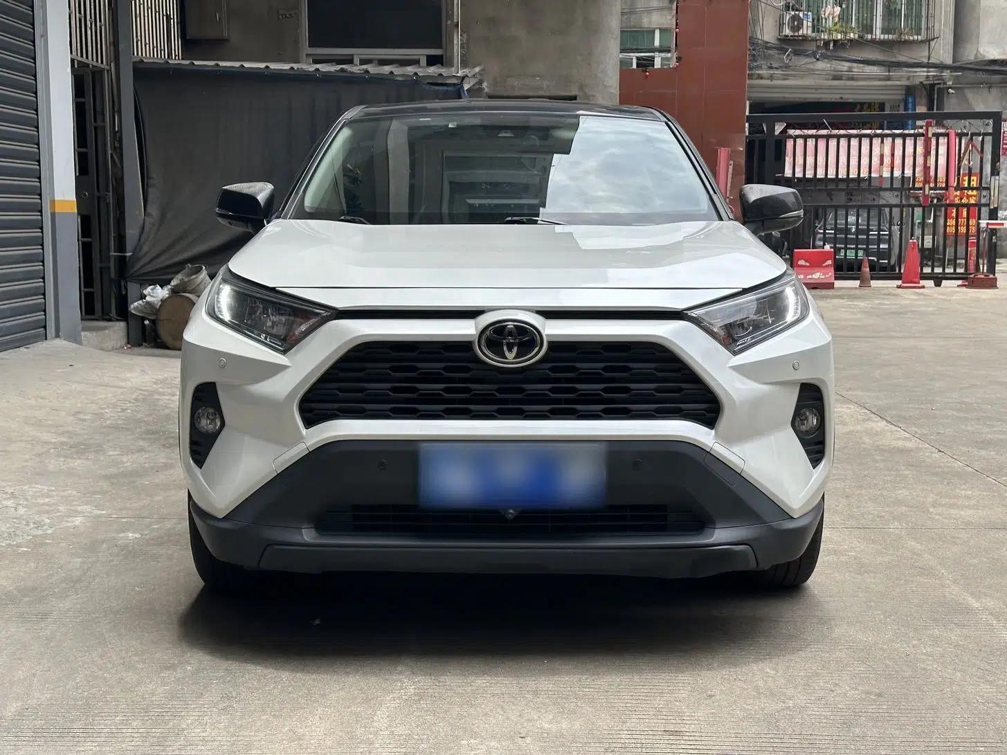 Toyota RAV4 2021 2.0L CVT Two-Wheel Drive Urban Edition — миниатюра 12