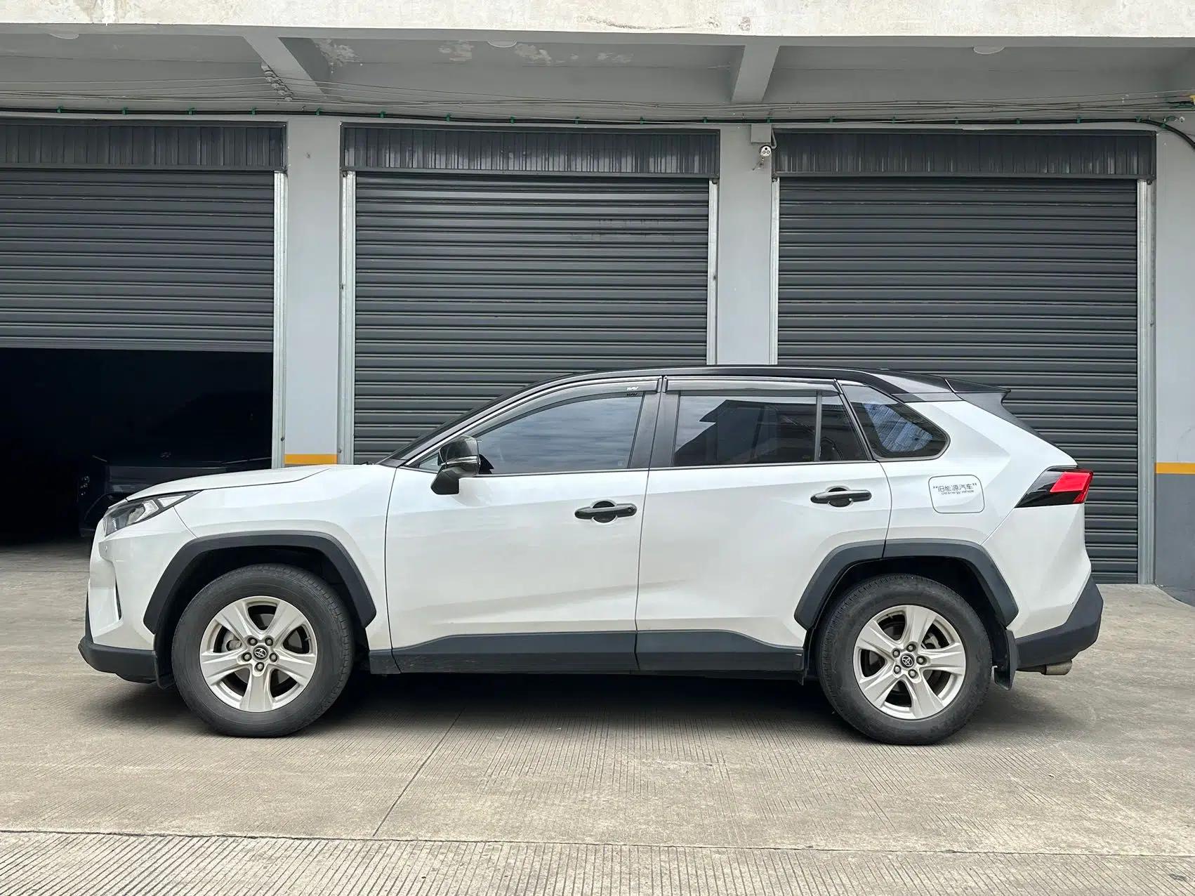 Toyota RAV4 2021 2.0L CVT Two-Wheel Drive Urban Edition — миниатюра 14
