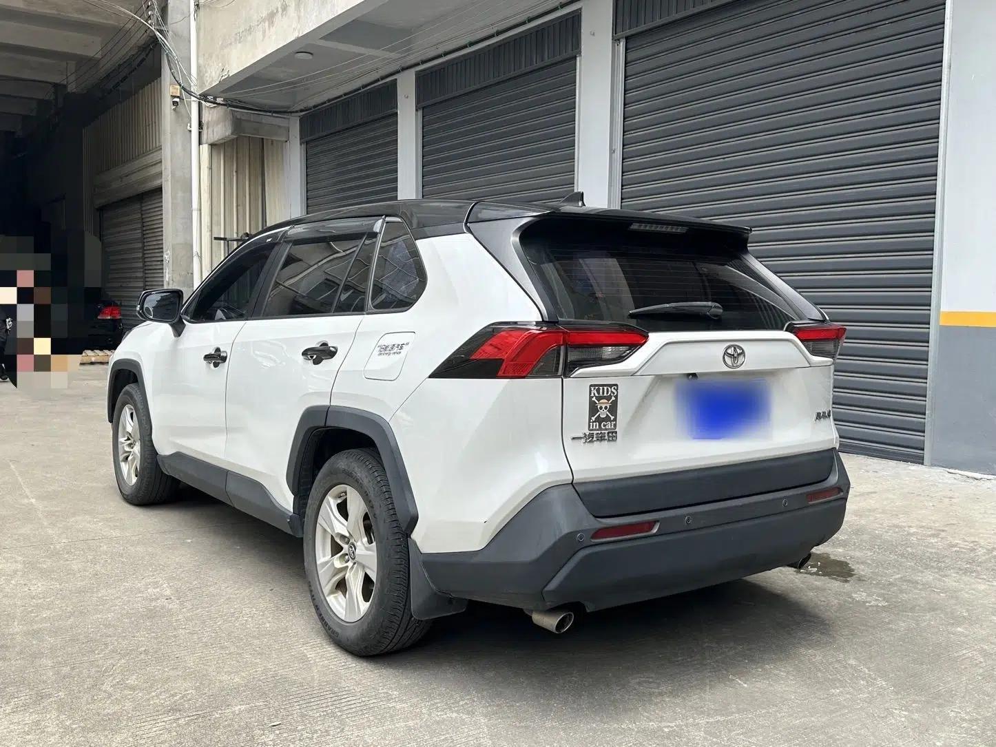 Toyota RAV4 2021 2.0L CVT Two-Wheel Drive Urban Edition — миниатюра 15
