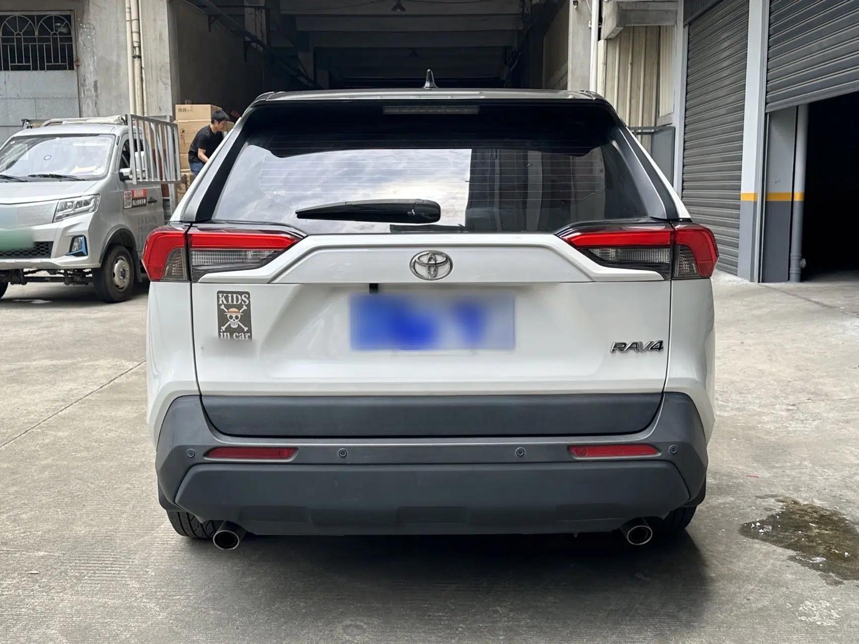 Toyota RAV4 2021 2.0L CVT Two-Wheel Drive Urban Edition — миниатюра 16