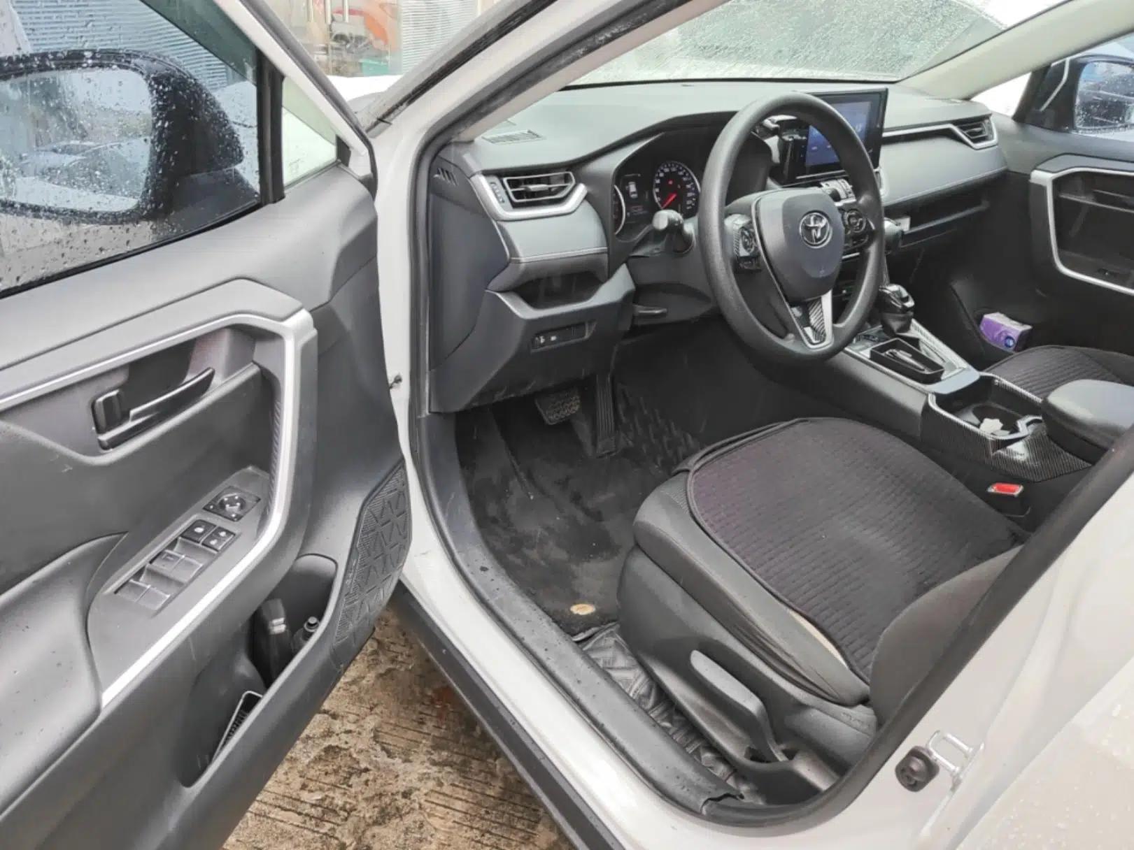 Toyota RAV4 2021 2.0L CVT Two-Wheel Drive Urban Edition — миниатюра 23