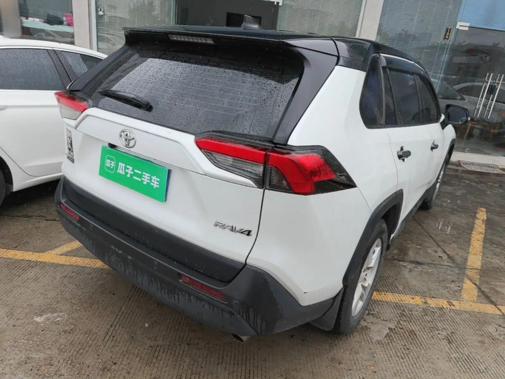 Toyota RAV4 2021 2.0L CVT Two-Wheel Drive Urban Edition — миниатюра 6