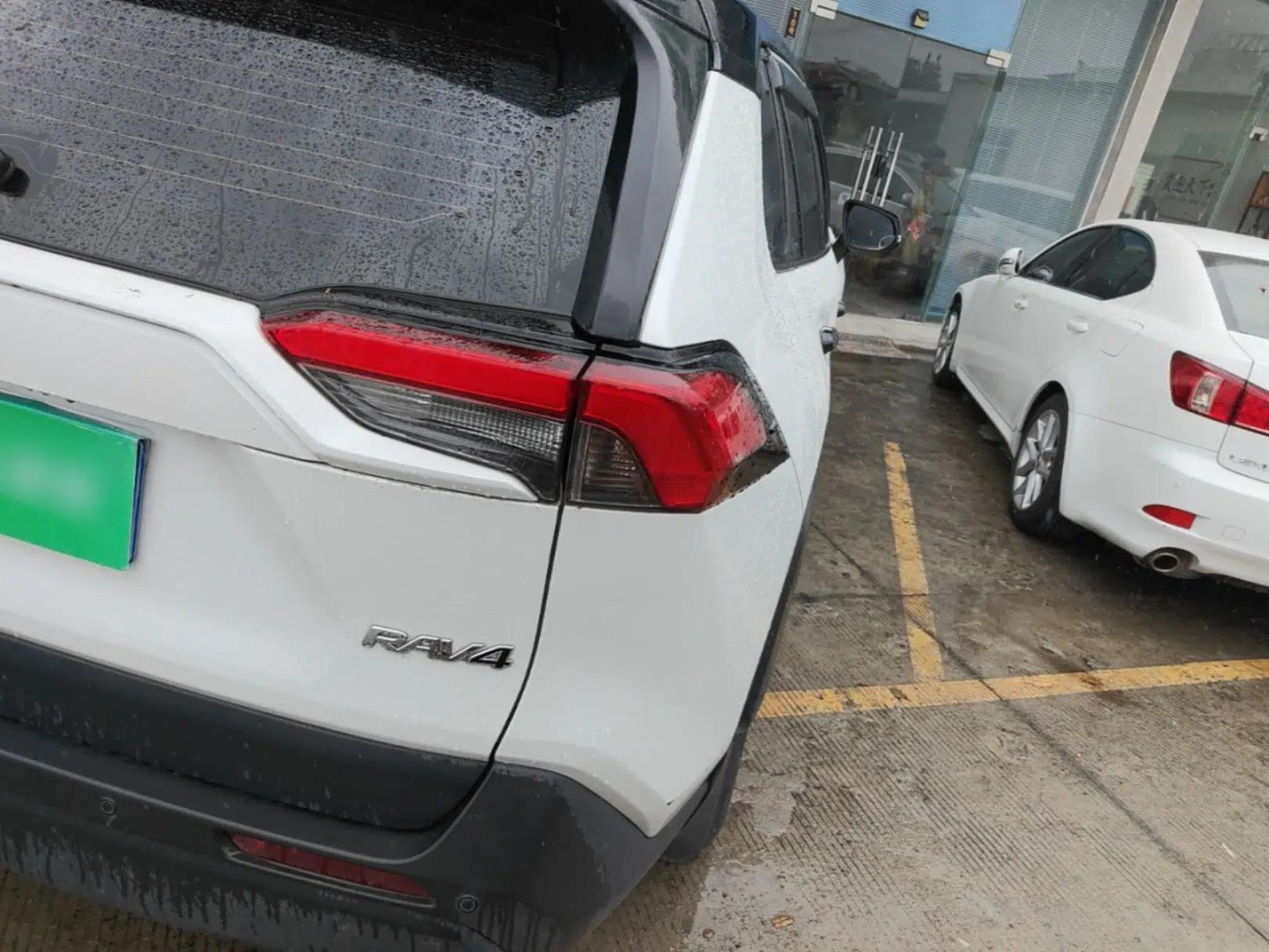Toyota RAV4 2021 2.0L CVT Two-Wheel Drive Urban Edition — миниатюра 9