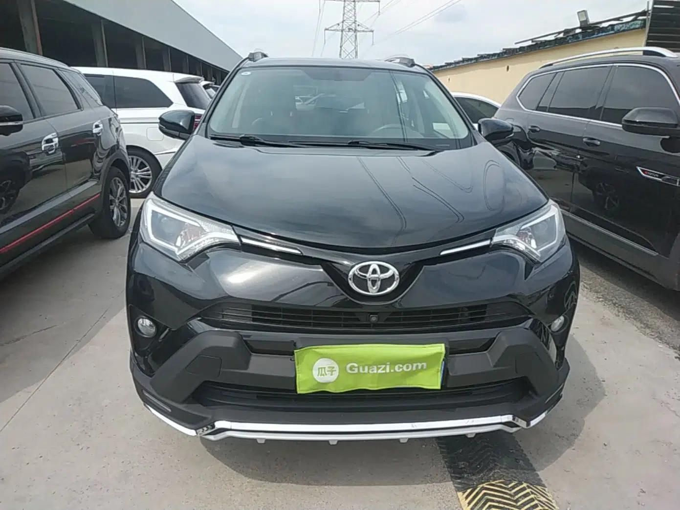 Toyota RAV4 2018 2.0L CVT Two-Wheel Drive Fashion X Edition — миниатюра 2