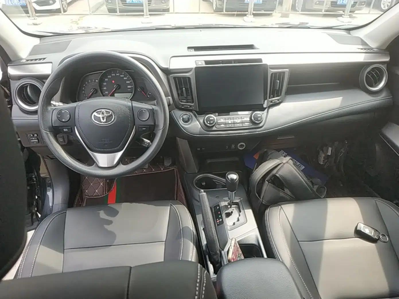 Toyota RAV4 2018 2.0L CVT Two-Wheel Drive Fashion X Edition — миниатюра 12
