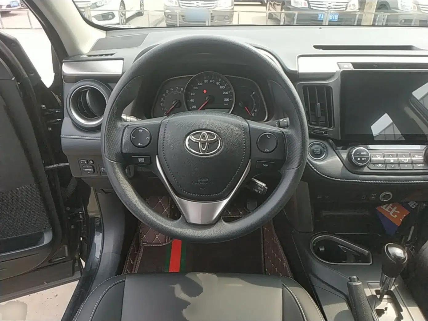 Toyota RAV4 2018 2.0L CVT Two-Wheel Drive Fashion X Edition — миниатюра 13