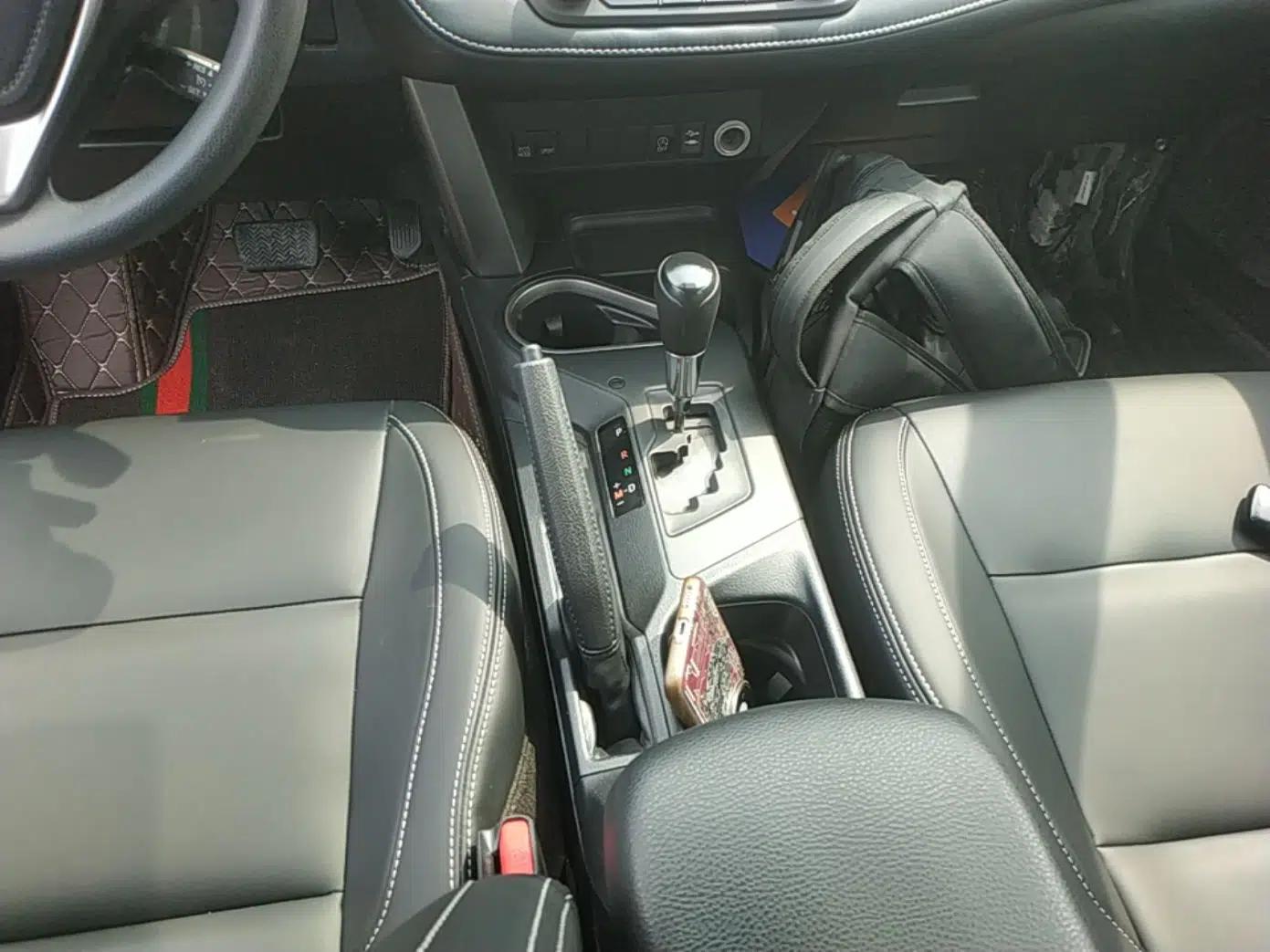 Toyota RAV4 2018 2.0L CVT Two-Wheel Drive Fashion X Edition — миниатюра 16