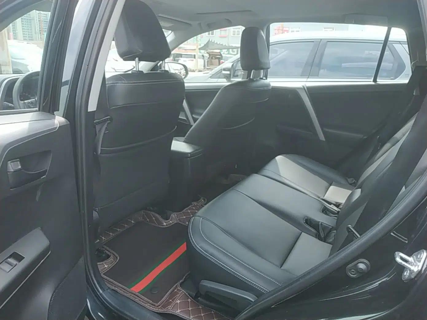Toyota RAV4 2018 2.0L CVT Two-Wheel Drive Fashion X Edition — миниатюра 20