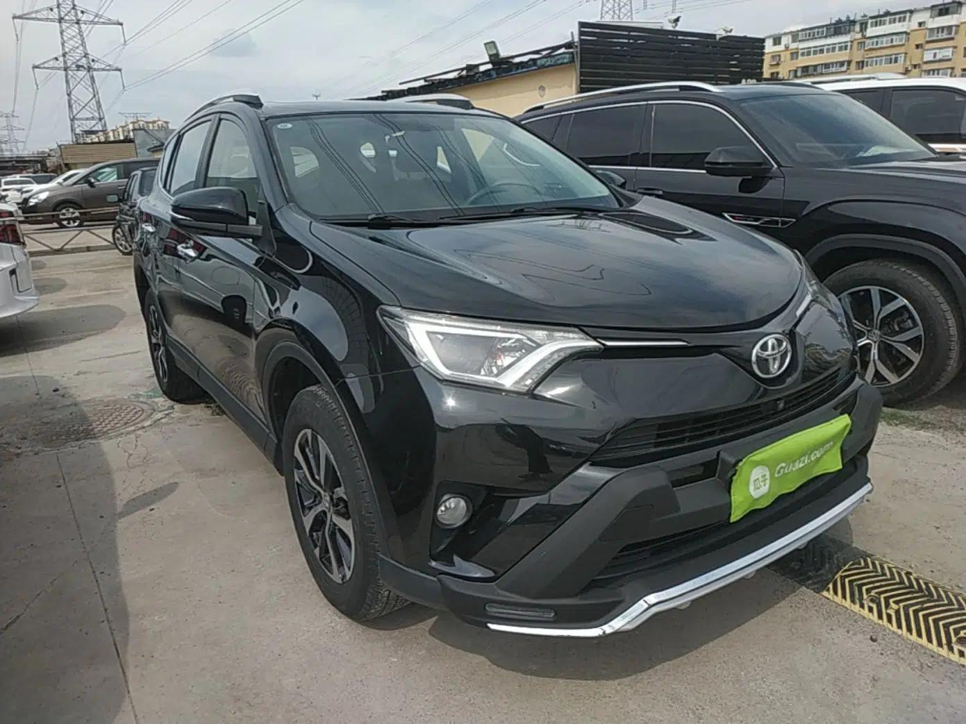Toyota RAV4 2018 2.0L CVT Two-Wheel Drive Fashion X Edition — миниатюра 3
