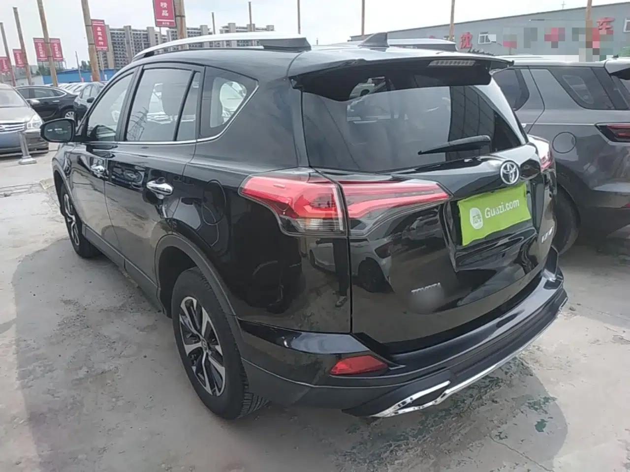 Toyota RAV4 2018 2.0L CVT Two-Wheel Drive Fashion X Edition — миниатюра 4