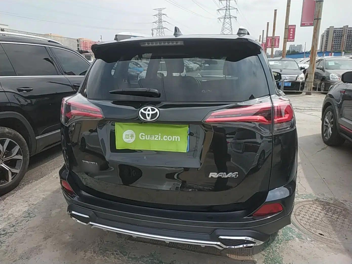 Toyota RAV4 2018 2.0L CVT Two-Wheel Drive Fashion X Edition — миниатюра 5
