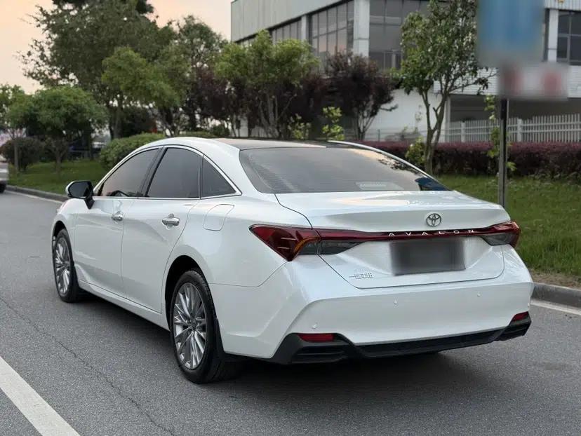 Toyota Avalon 2024 2.0L Luxury Edition — миниатюра 4
