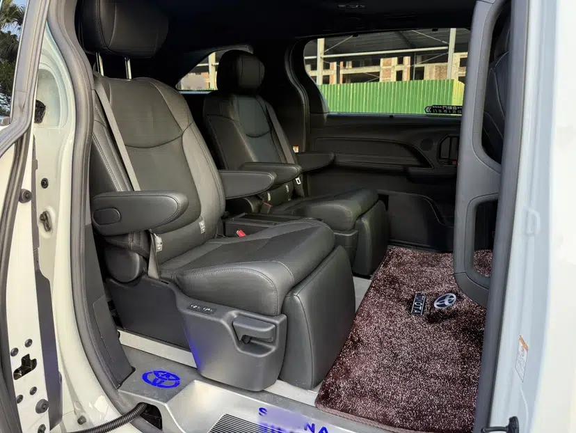 Toyota SIENNA 2023 2.5L Hybrid Deluxe Edition — миниатюра 17