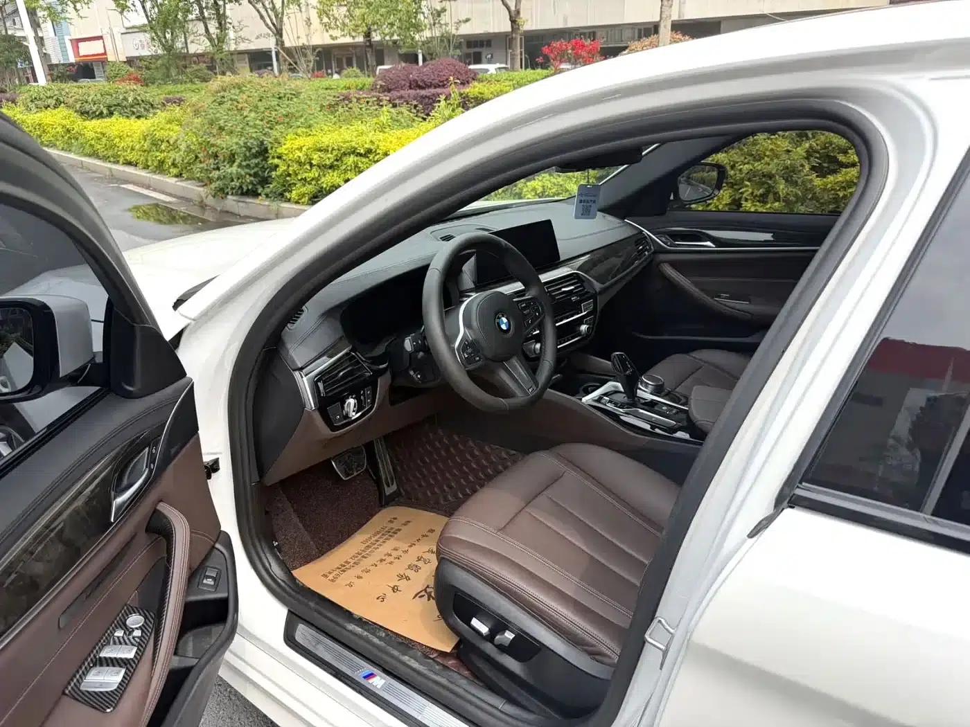 2020 BMW 5 Series 525Li M Sport Package — миниатюра 5