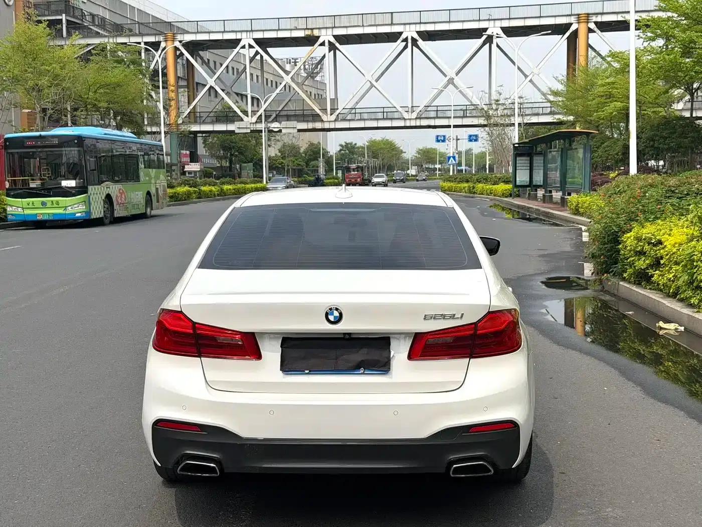 2020 BMW 5 Series 525Li M Sport Package — миниатюра 8