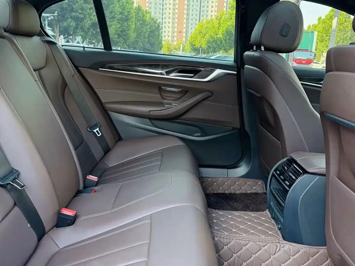 2019 BMW 5 Series 525Li M Sport Package — миниатюра 11