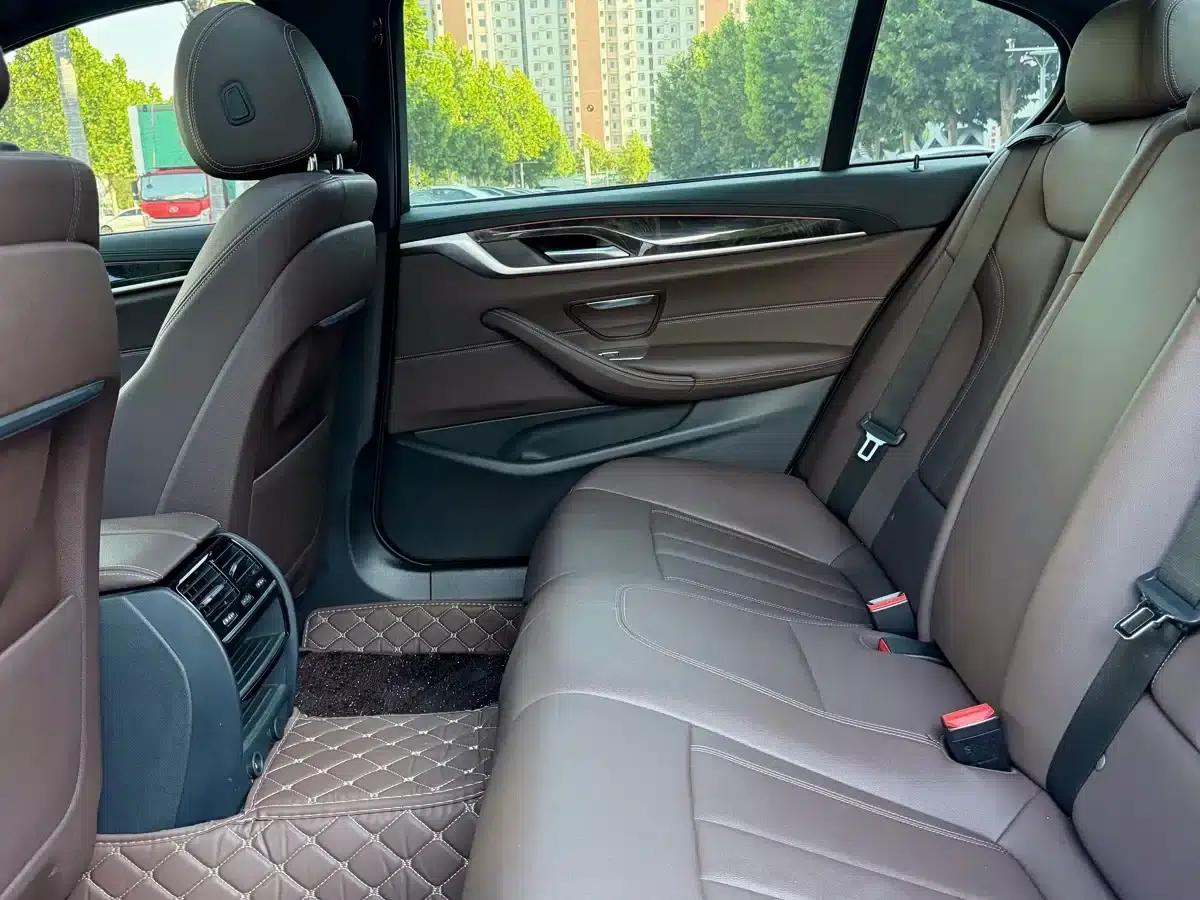 2019 BMW 5 Series 525Li M Sport Package — миниатюра 9