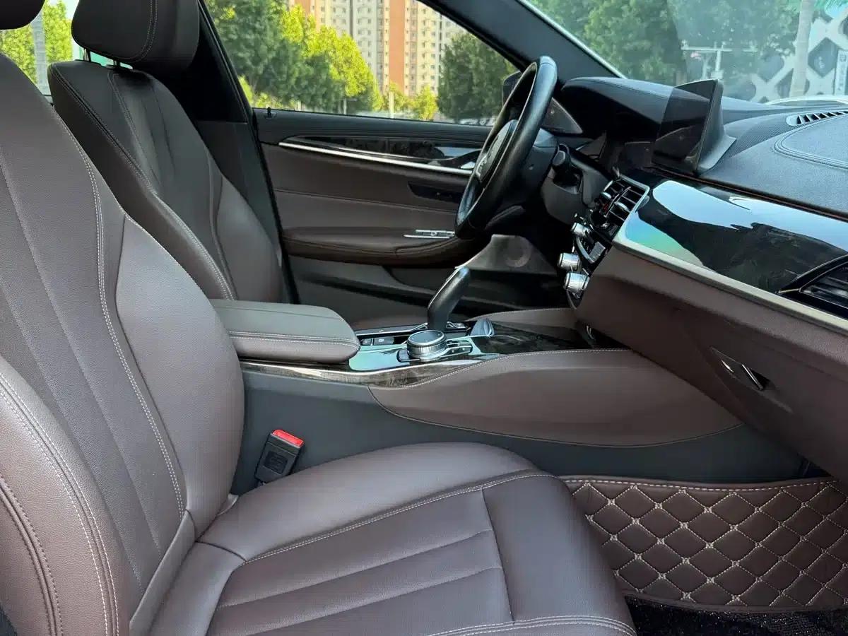 2019 BMW 5 Series 525Li M Sport Package — миниатюра 10