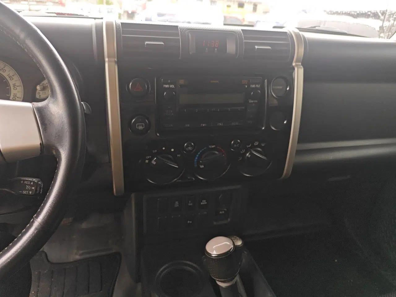 Toyota FJ Cruiser 2007 4.0L — миниатюра 13