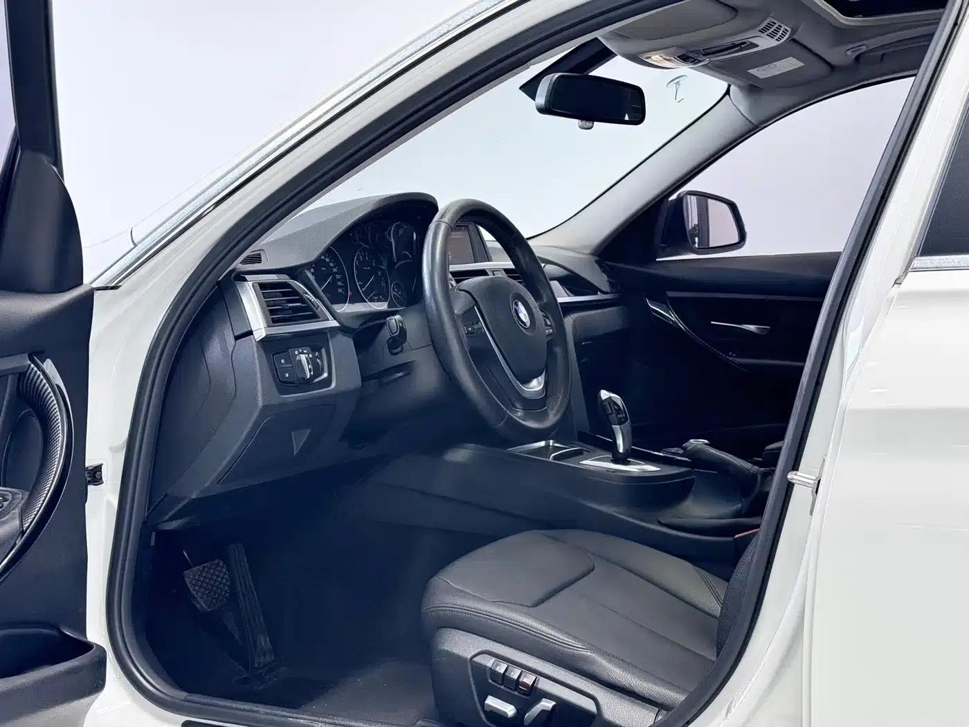 2017 BMW 3 Series 320Li Fashion Edition — миниатюра 4