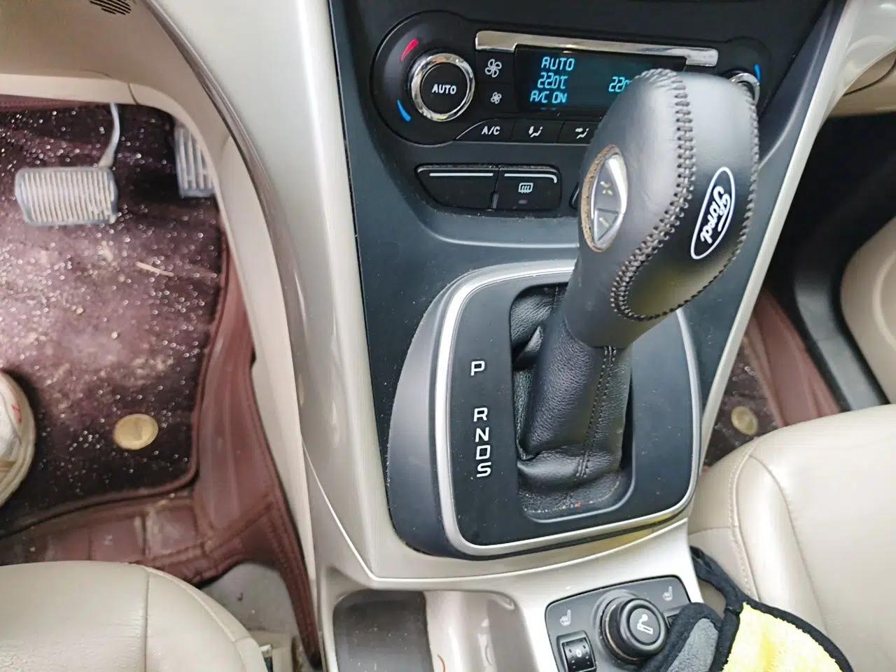 Ford Kuga 2013 1.6L GTDi 4x4 Elite Model — миниатюра 14