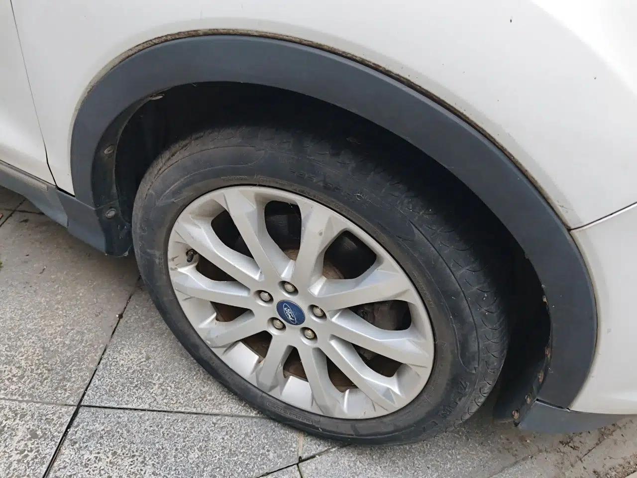Ford Kuga 2013 1.6L GTDi 4x4 Elite Model — миниатюра 8