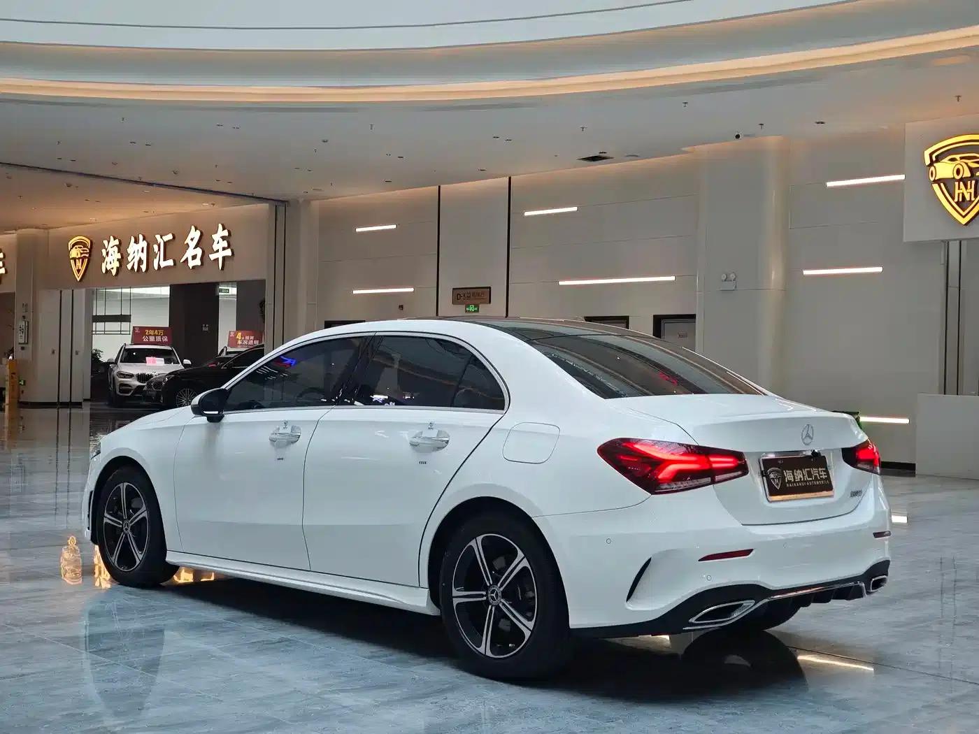 Mercedes-Benz A-Class 2022 Facelift III A 200 L Sport Sedan Fashion Edition — миниатюра 3