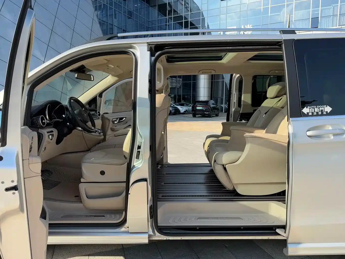 Mercedes-Benz V-Class 2016 V 260 L Premium Extended Edition — миниатюра 4