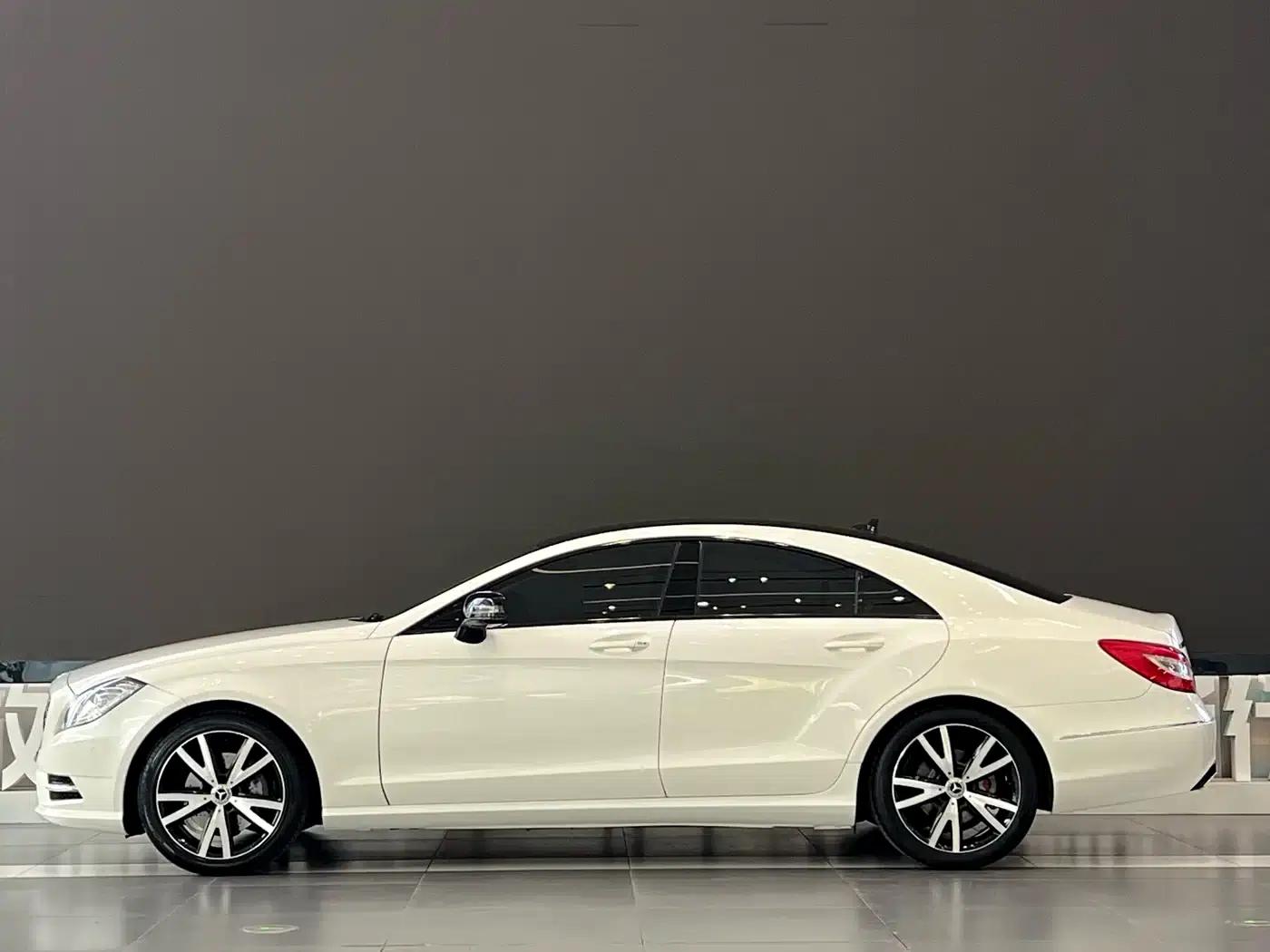 2012 Mercedes-Benz CLS 300 CGI — миниатюра 3