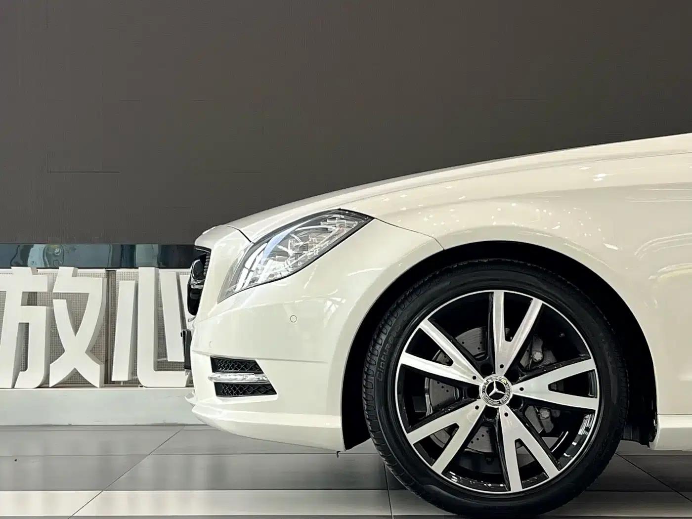 2012 Mercedes-Benz CLS 300 CGI — миниатюра 4
