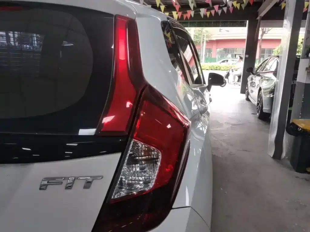 Honda Fit 2018 1.5L CVT Comfort Sunroof Edition — миниатюра 8