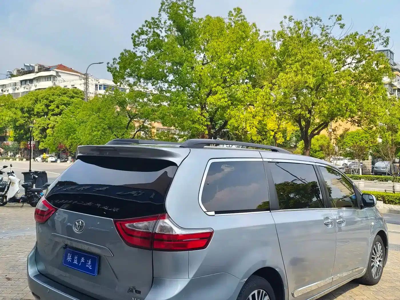 2015 SIENNA 3.5L 2WD LE — миниатюра 4