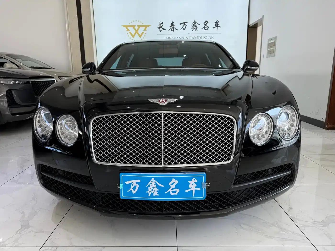 2017 Flying Spur 4.0T V8 Standard Edition — миниатюра 2