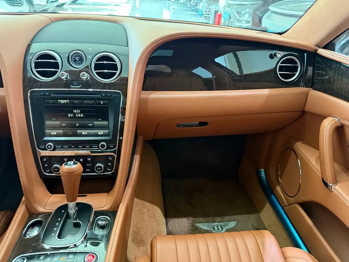 2017 Flying Spur 4.0T V8 Standard Edition — миниатюра 10