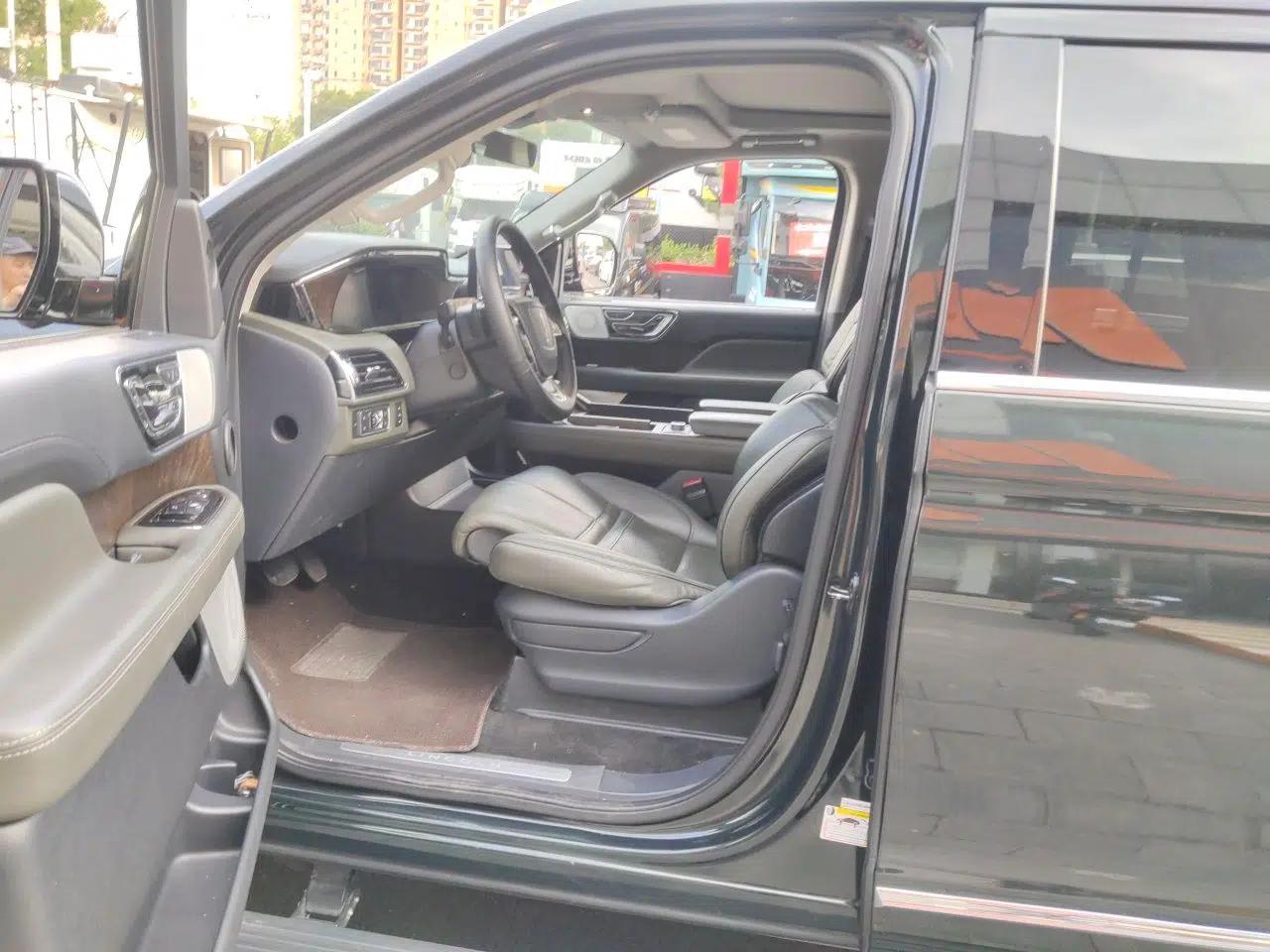 Lincoln Navigator — миниатюра 15