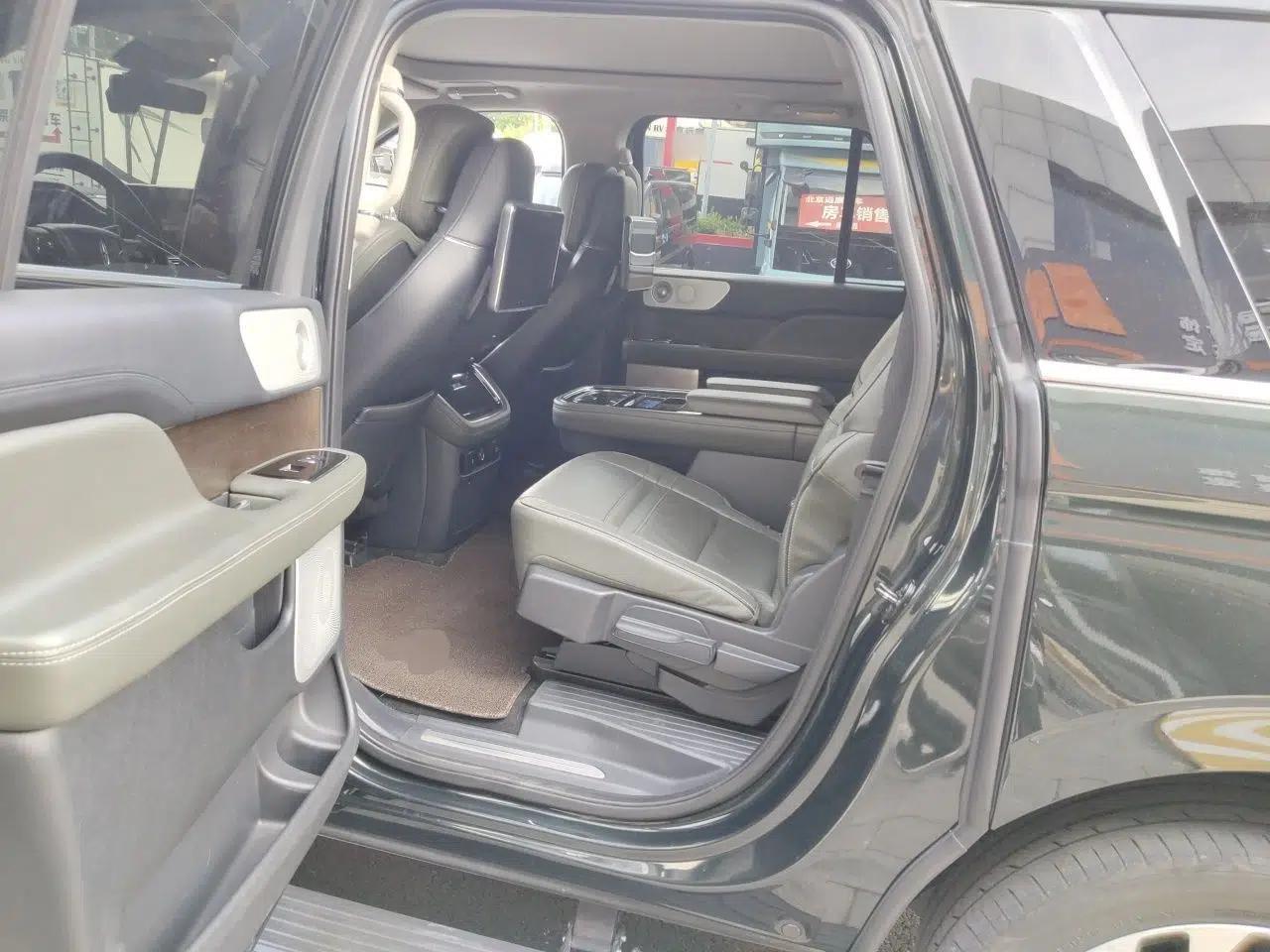 Lincoln Navigator — миниатюра 17