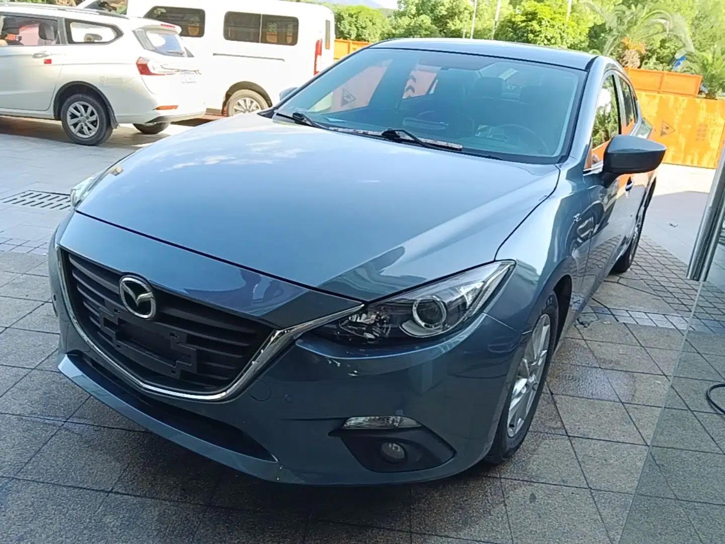 Mazda 3 Axela 2016 Sedan 1.5L Automatic Comfort Model — миниатюра 1