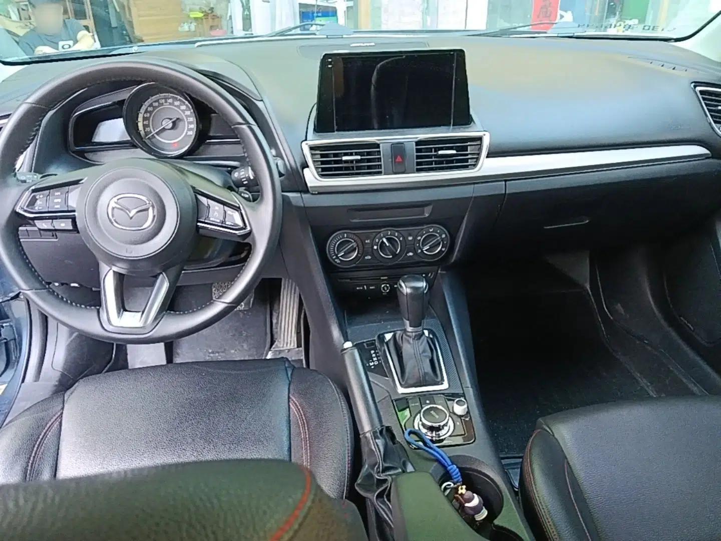 Mazda 3 Axela 2016 Sedan 1.5L Automatic Comfort Model — миниатюра 12