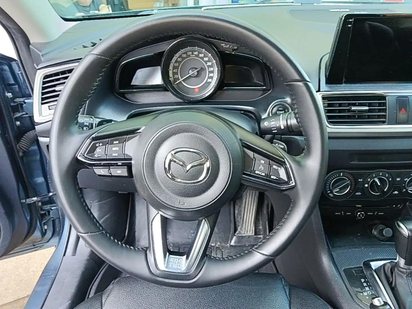 Mazda 3 Axela 2016 Sedan 1.5L Automatic Comfort Model — миниатюра 13