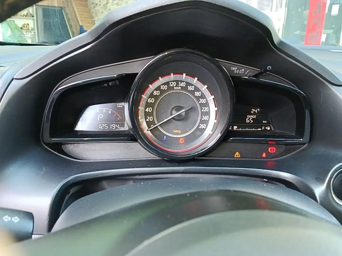 Mazda 3 Axela 2016 Sedan 1.5L Automatic Comfort Model — миниатюра 14