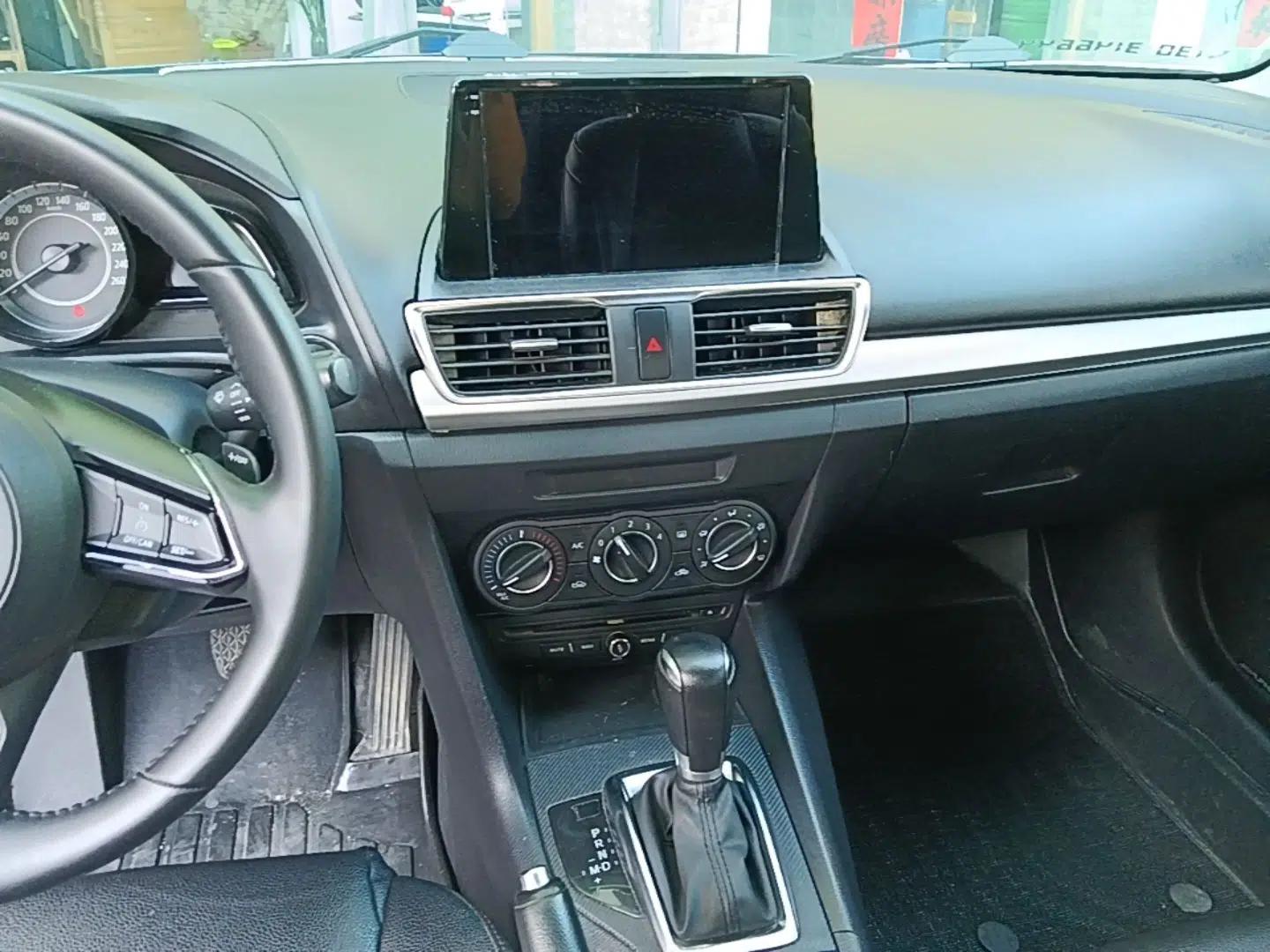 Mazda 3 Axela 2016 Sedan 1.5L Automatic Comfort Model — миниатюра 15