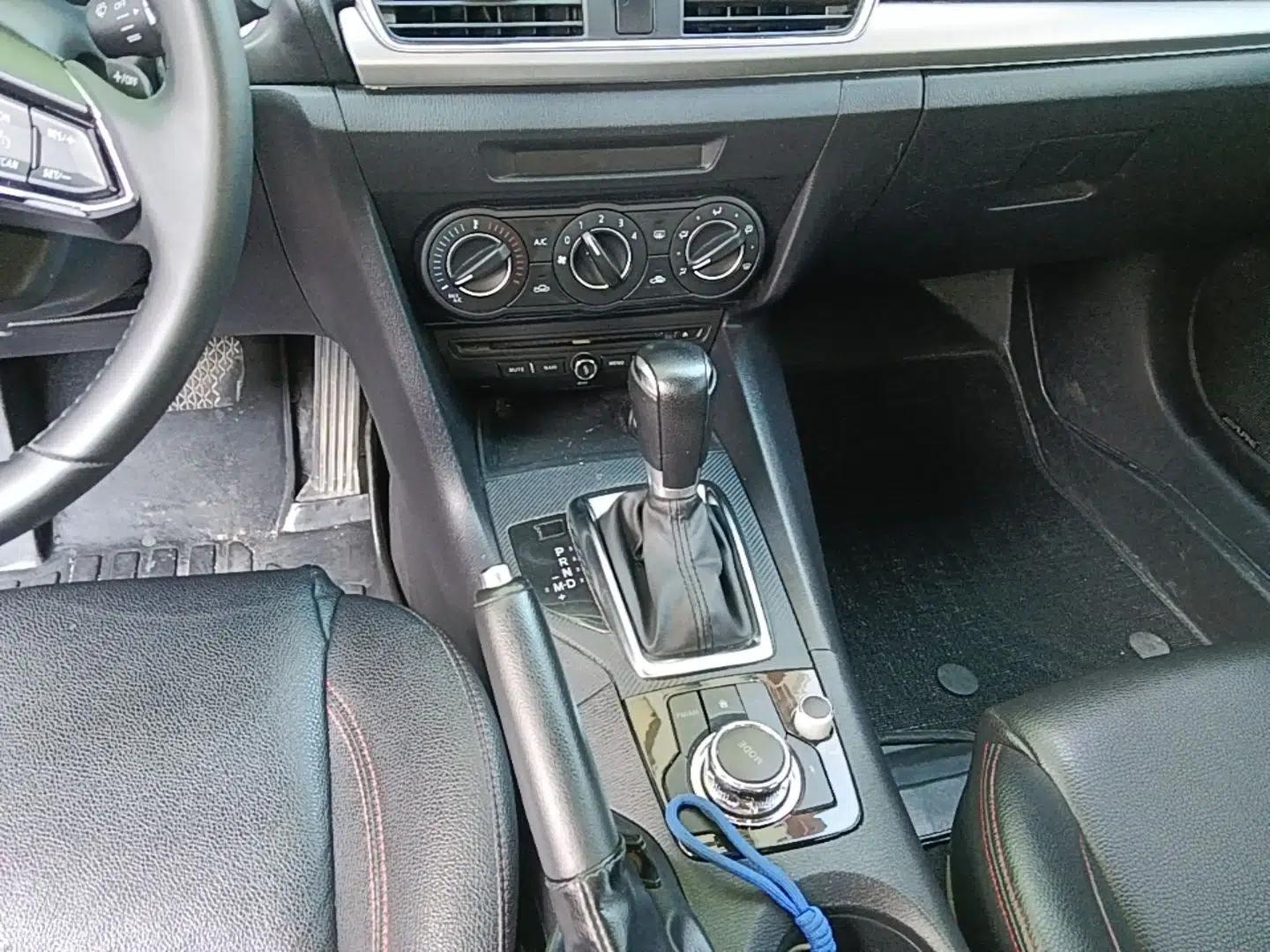 Mazda 3 Axela 2016 Sedan 1.5L Automatic Comfort Model — миниатюра 16