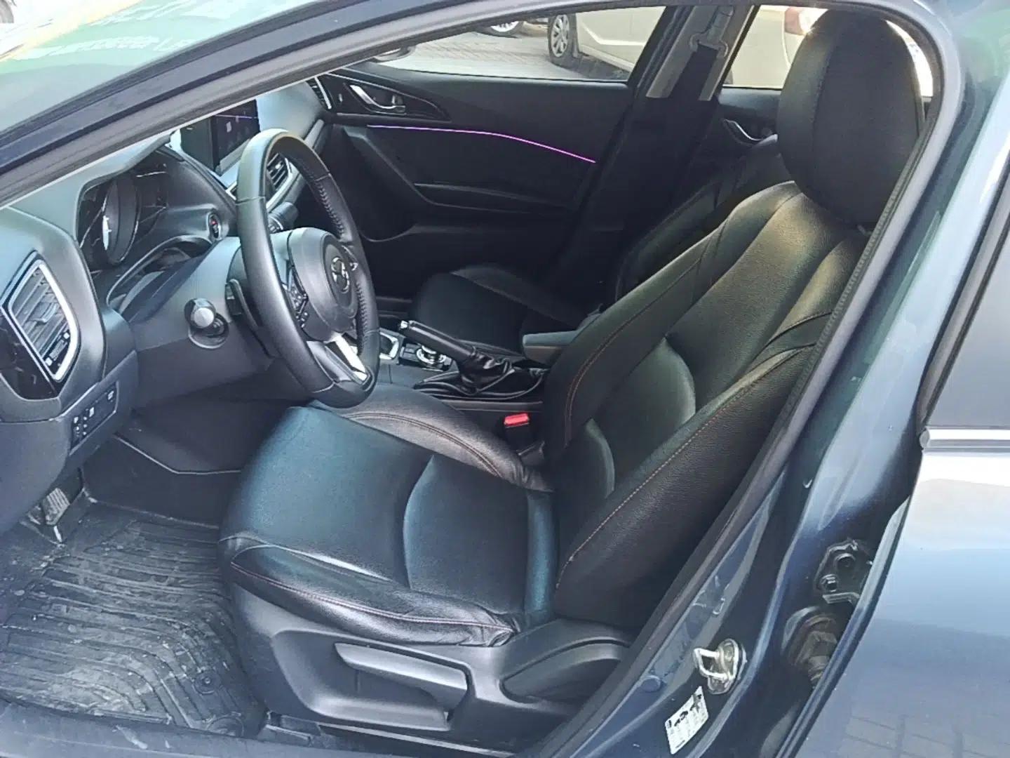 Mazda 3 Axela 2016 Sedan 1.5L Automatic Comfort Model — миниатюра 17