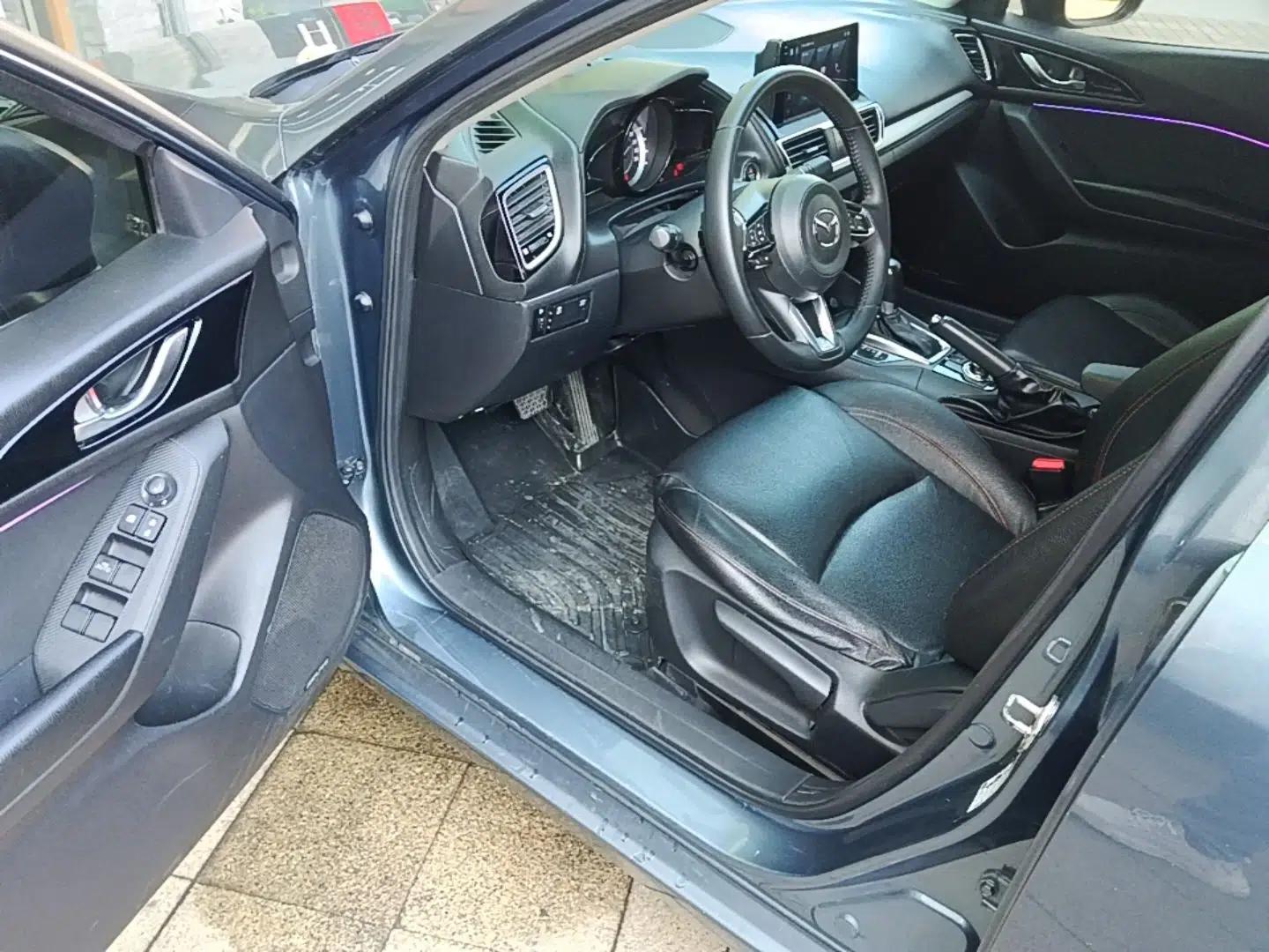 Mazda 3 Axela 2016 Sedan 1.5L Automatic Comfort Model — миниатюра 18