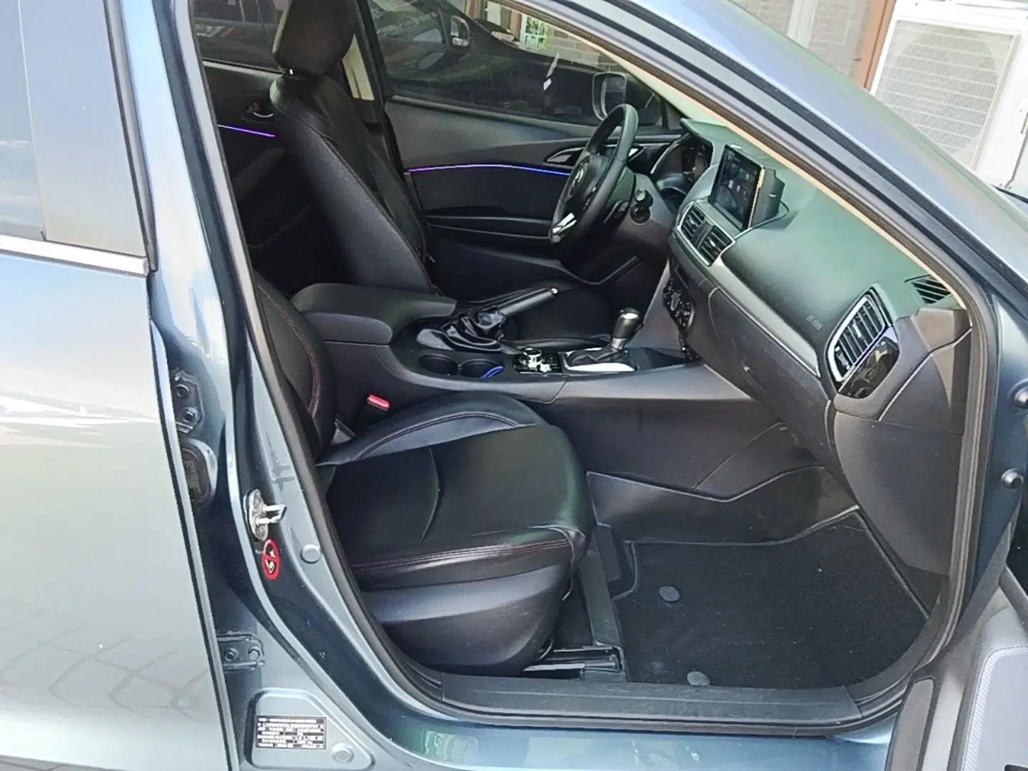 Mazda 3 Axela 2016 Sedan 1.5L Automatic Comfort Model — миниатюра 19