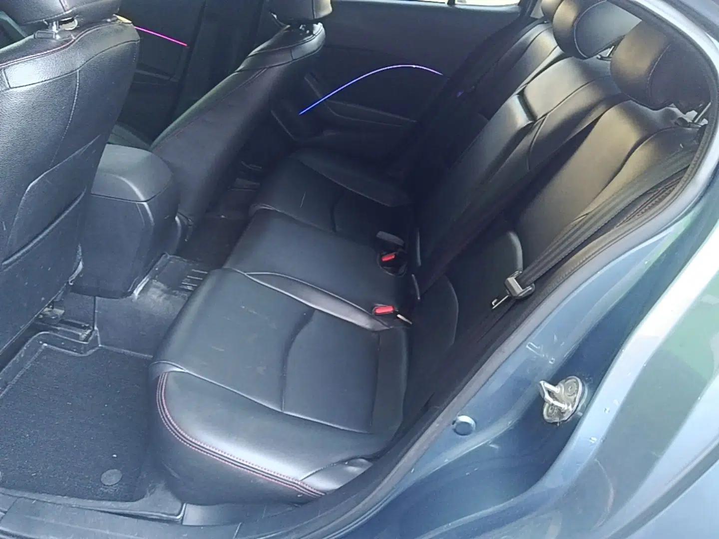Mazda 3 Axela 2016 Sedan 1.5L Automatic Comfort Model — миниатюра 20
