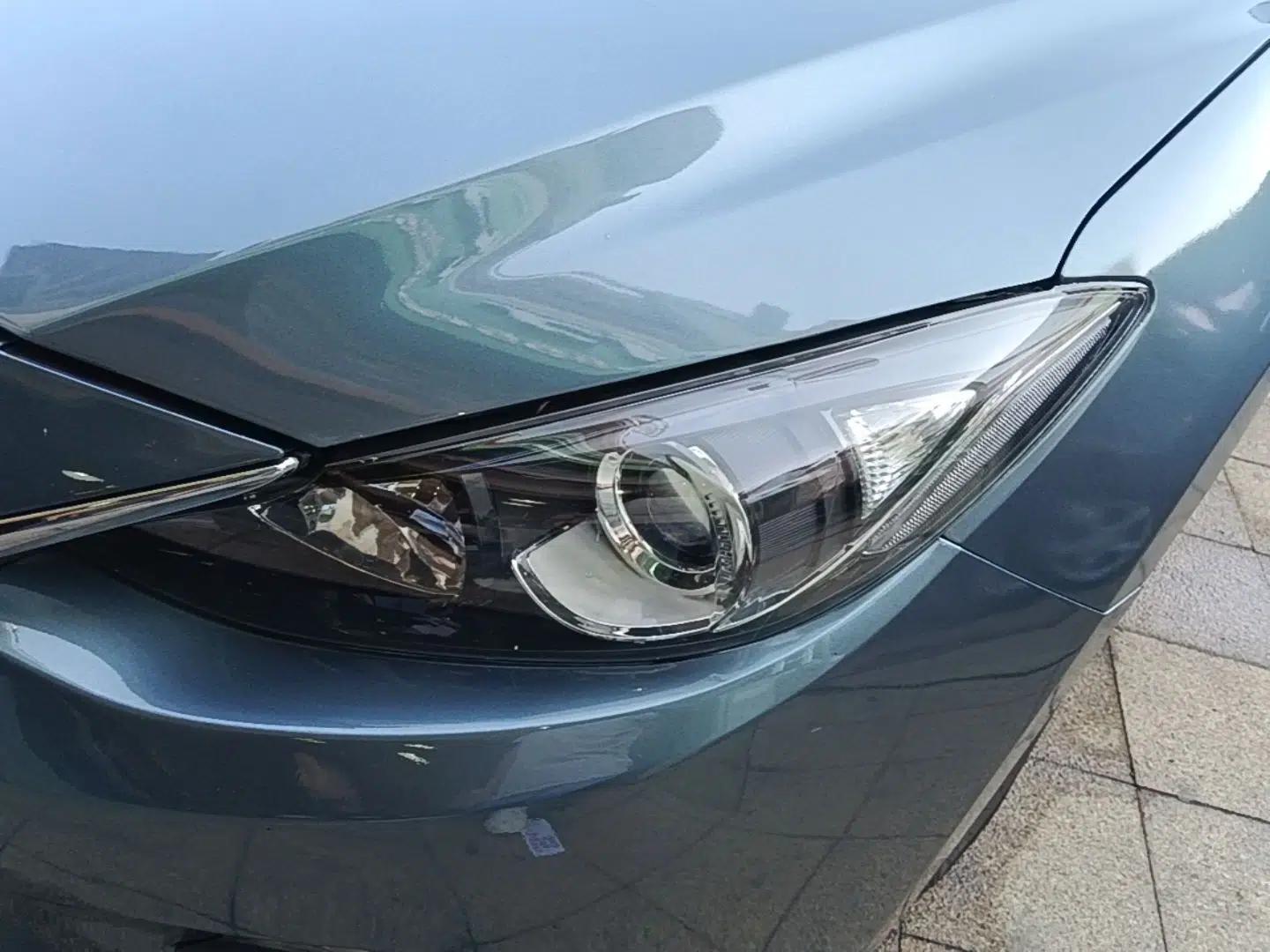 Mazda 3 Axela 2016 Sedan 1.5L Automatic Comfort Model — миниатюра 8
