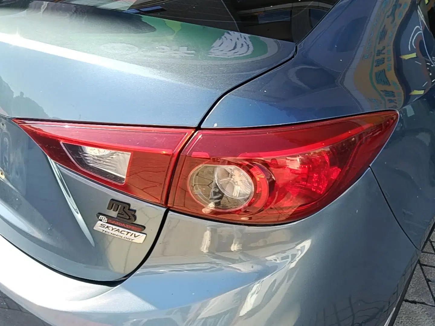Mazda 3 Axela 2016 Sedan 1.5L Automatic Comfort Model — миниатюра 9